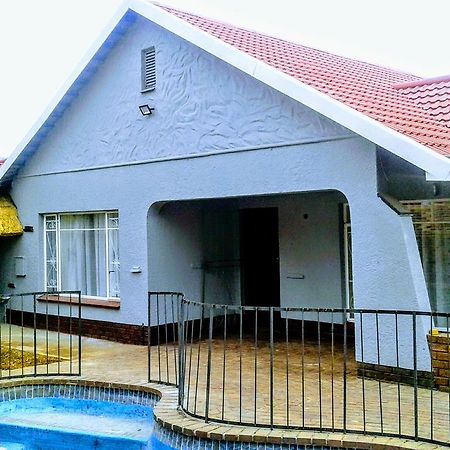 Acacia Guesthouse كمبتون بارك المظهر الخارجي الصورة