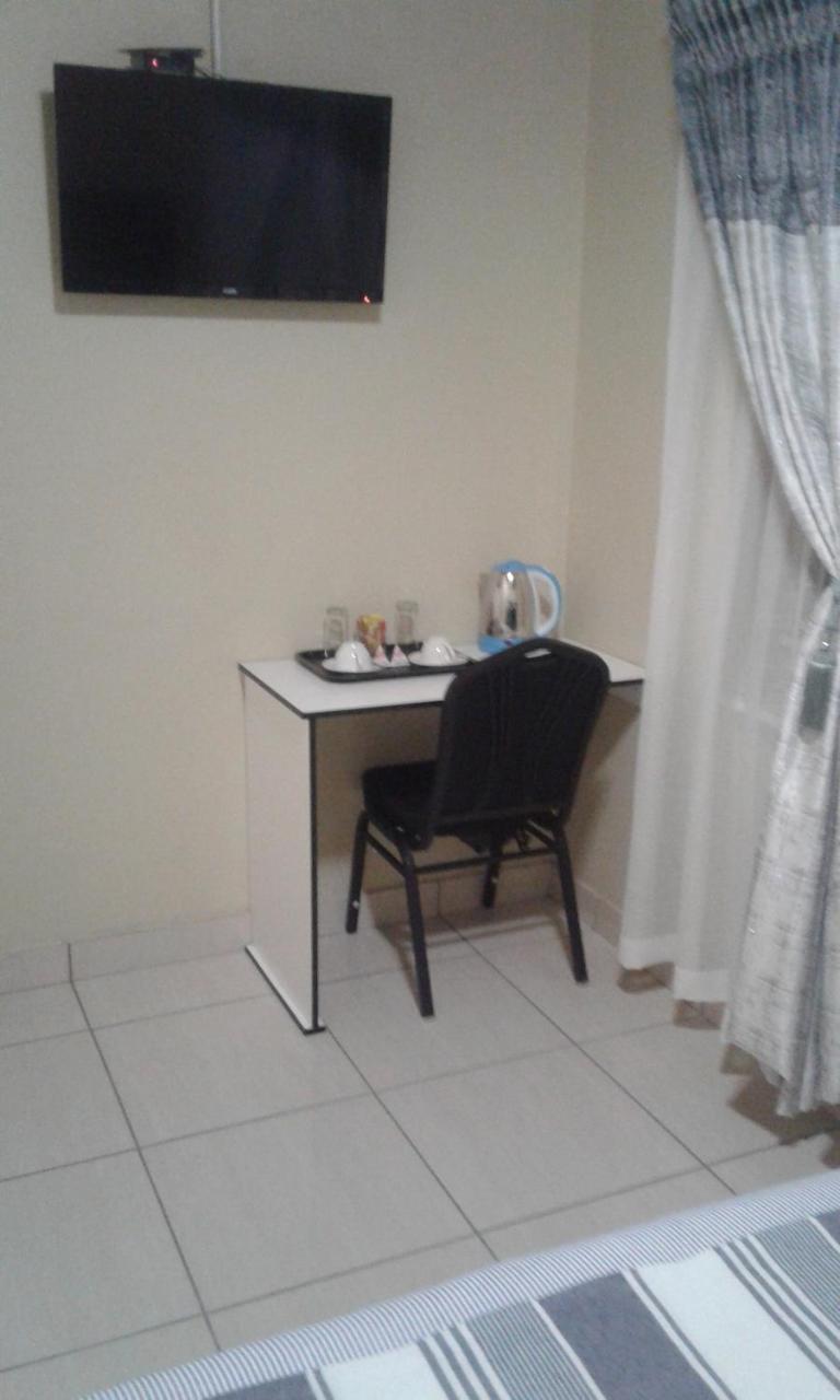 Acacia Guesthouse كمبتون بارك المظهر الخارجي الصورة