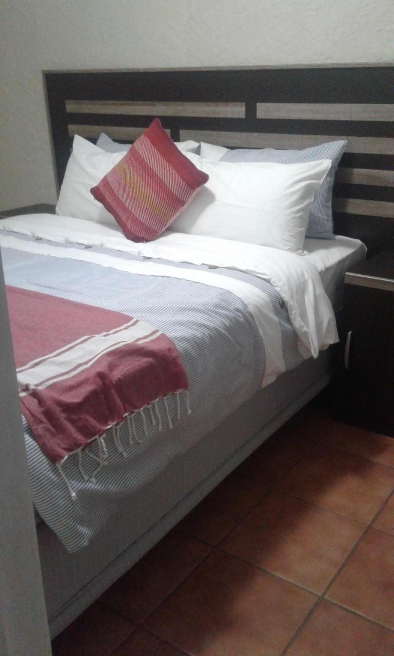 Acacia Guesthouse كمبتون بارك المظهر الخارجي الصورة