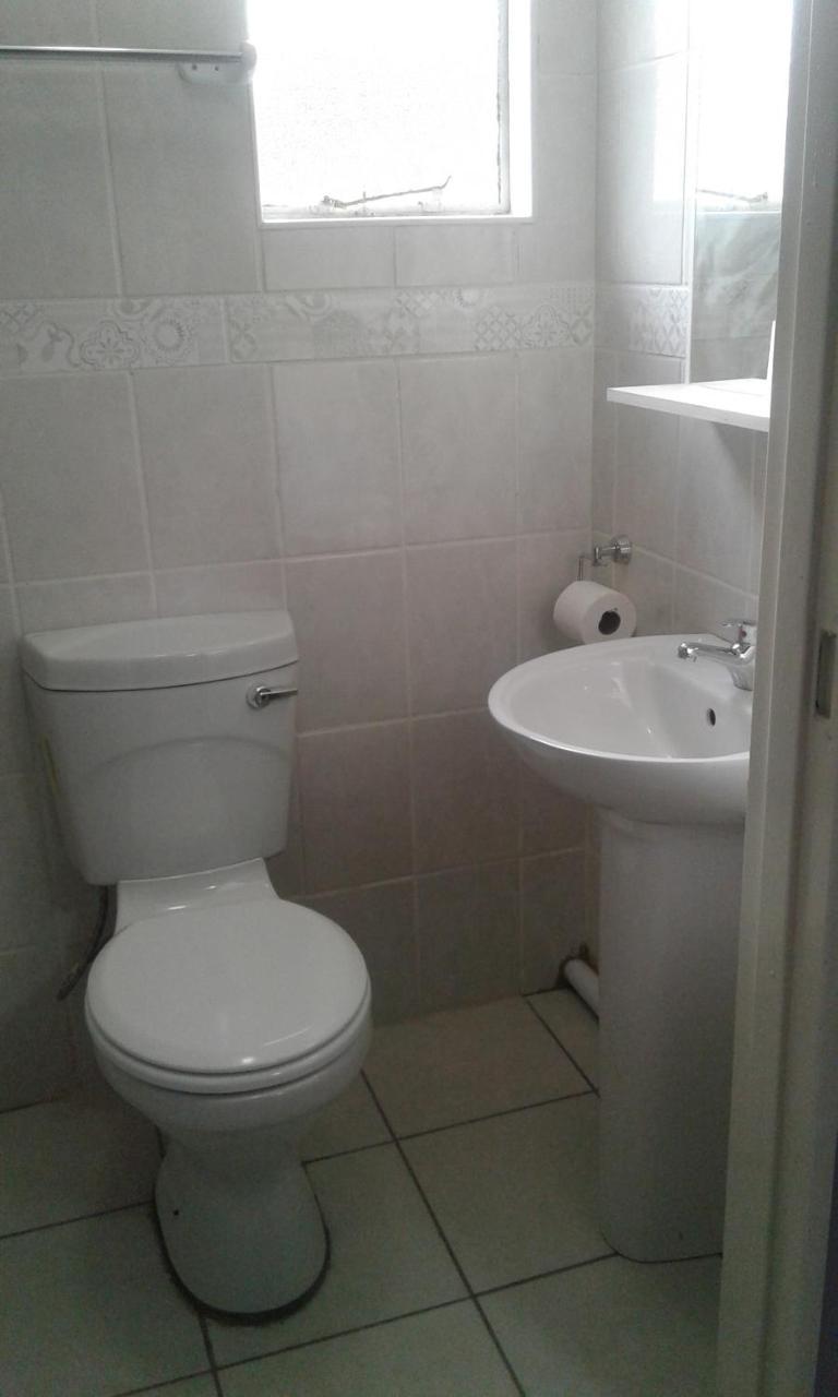Acacia Guesthouse كمبتون بارك المظهر الخارجي الصورة